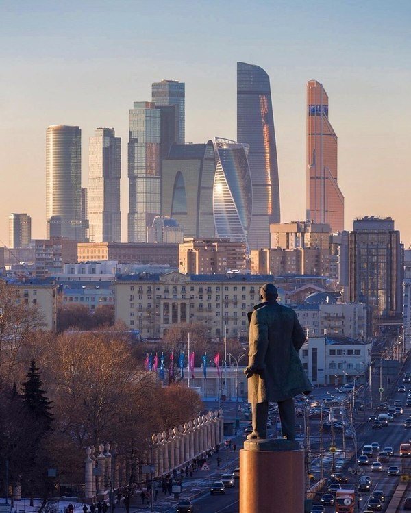 600x749, 96 Kb / Ленин, Москва, сити