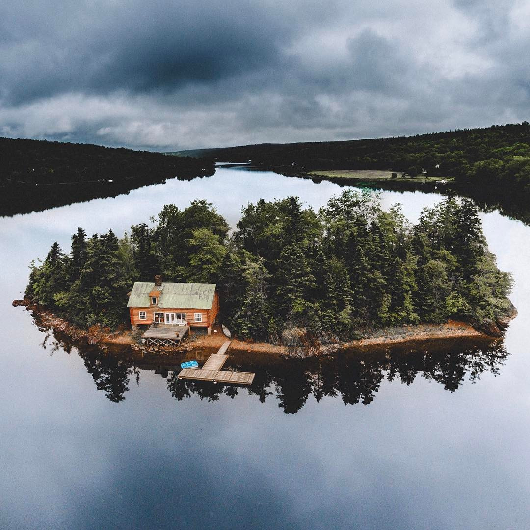 1080x1080, 319 Kb / остров, озеро, вода, дом, причал