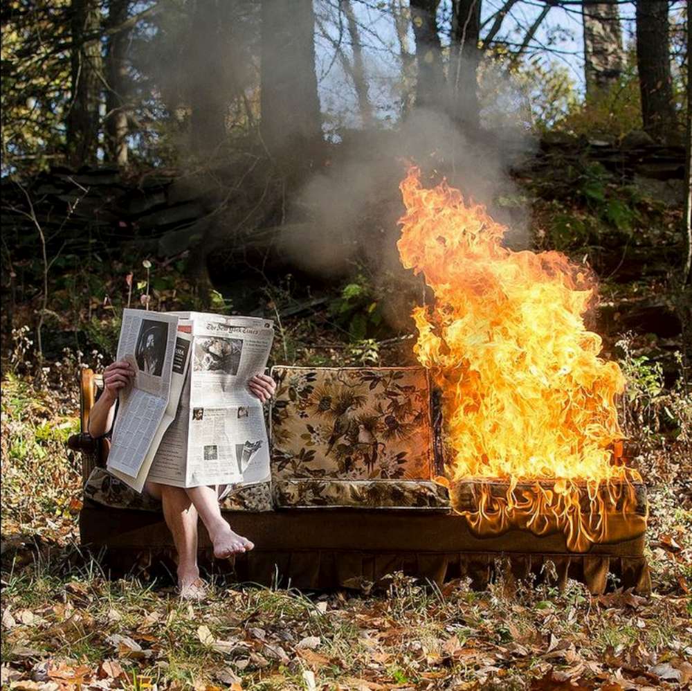 1000x998, 168 Kb / диван, огонь, газета, new york times