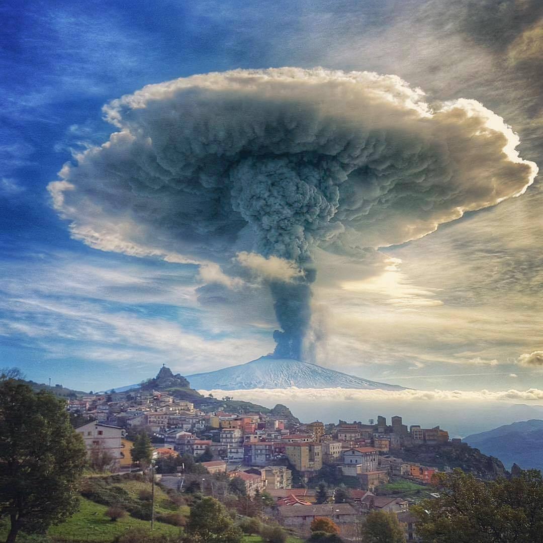 1080x1080, 165 Kb / извержение, вулкан