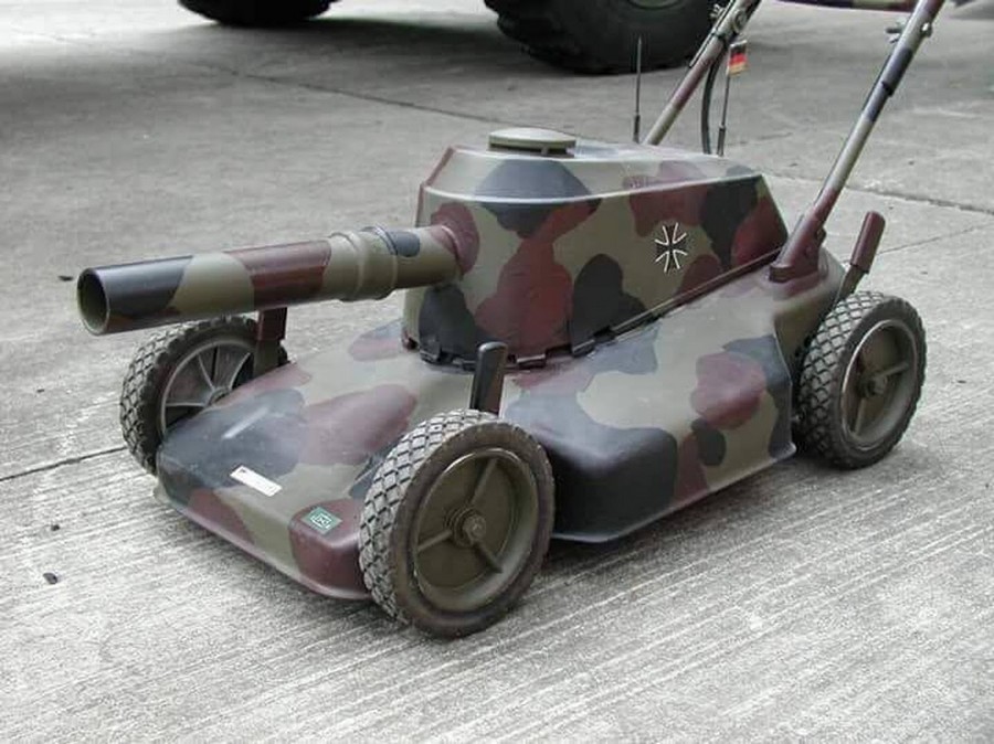 900x674, 139 Kb / Газонокосилка, танк