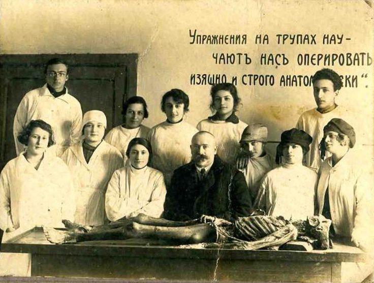 736x557, 79 Kb / ретро, упражнения, трупы, хирурги, медики, ч/б