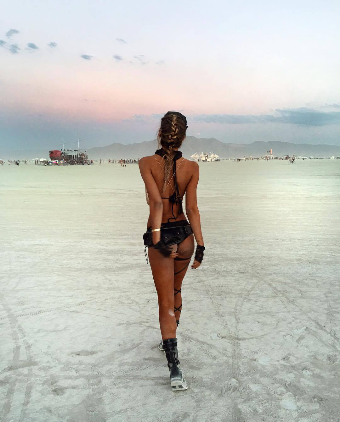 1080x1343, 121 Kb / пустыня, коса, попа, burning man