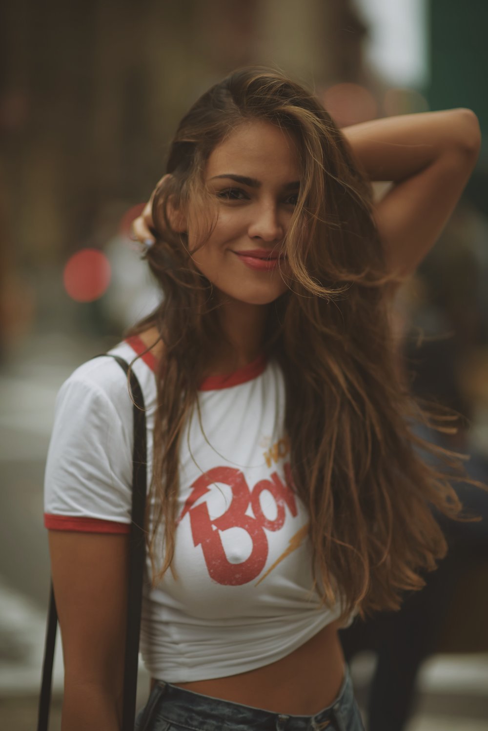 1000x1498, 107 Kb / сосок, джинсы, шатенка, майка, улыбка, Eiza Gonzalez