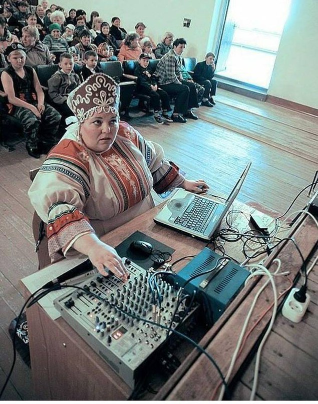 635x807, 149 Kb / диджей, кокошник, звукорежиссер, пульт, ноутбук