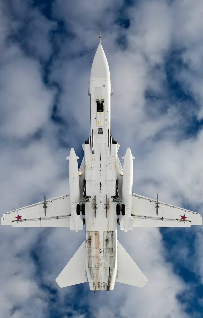 692x1080, 84 Kb / самолет, истребитель, бомбардировщик, су-24, политота