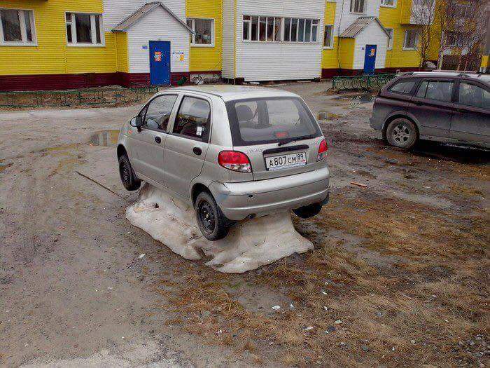 700x525, 76 Kb / Подснежник, матиз, matiz, лёд, весна, машина, дно, парковка