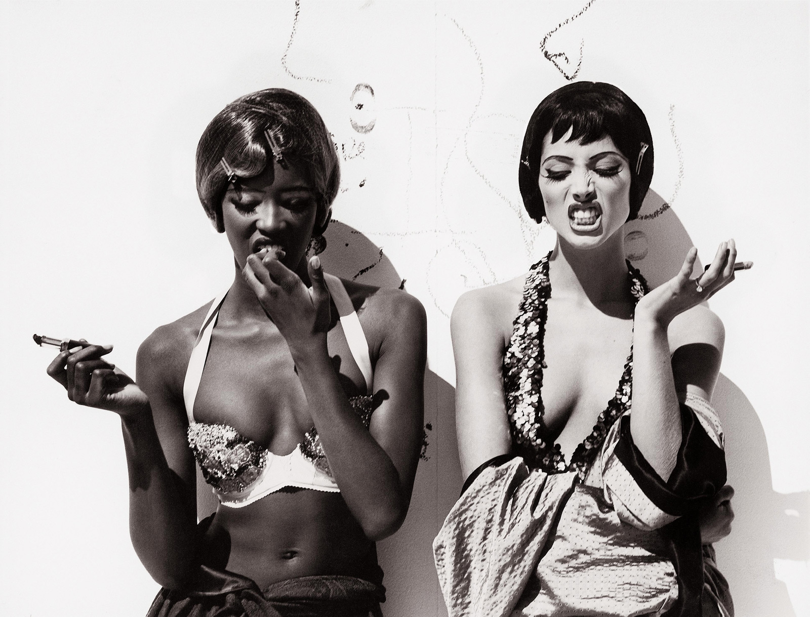 1600x1219, 475 Kb / ч/б, Naomi Campbell, кристи тарлингтон, помада, супермодели