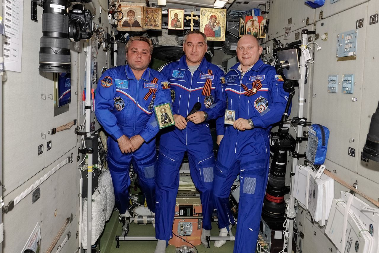 1280x854, 225 Kb / космонавты, ПГМ, георгиевские ленты, победоносцы, политота