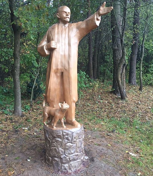 640x736, 141 Kb / Ленин, кот, памятник