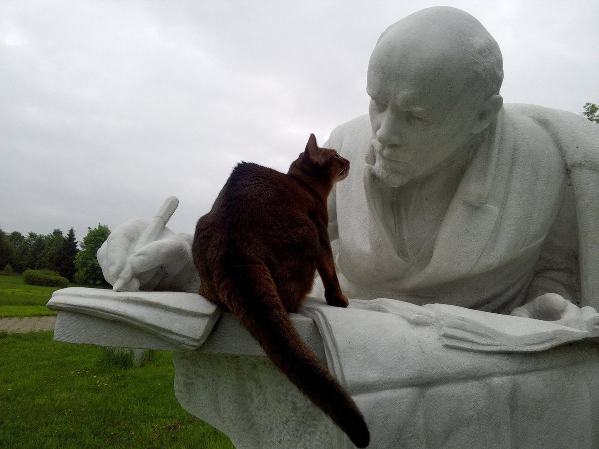 1200x900, 166 Kb / памятник, кошка, ленин
