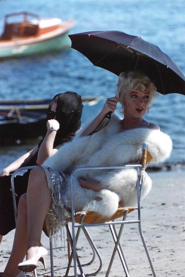 600x899, 66 Kb / зонтик, Marilyn Monroe, Мэрилин Монро, ретро