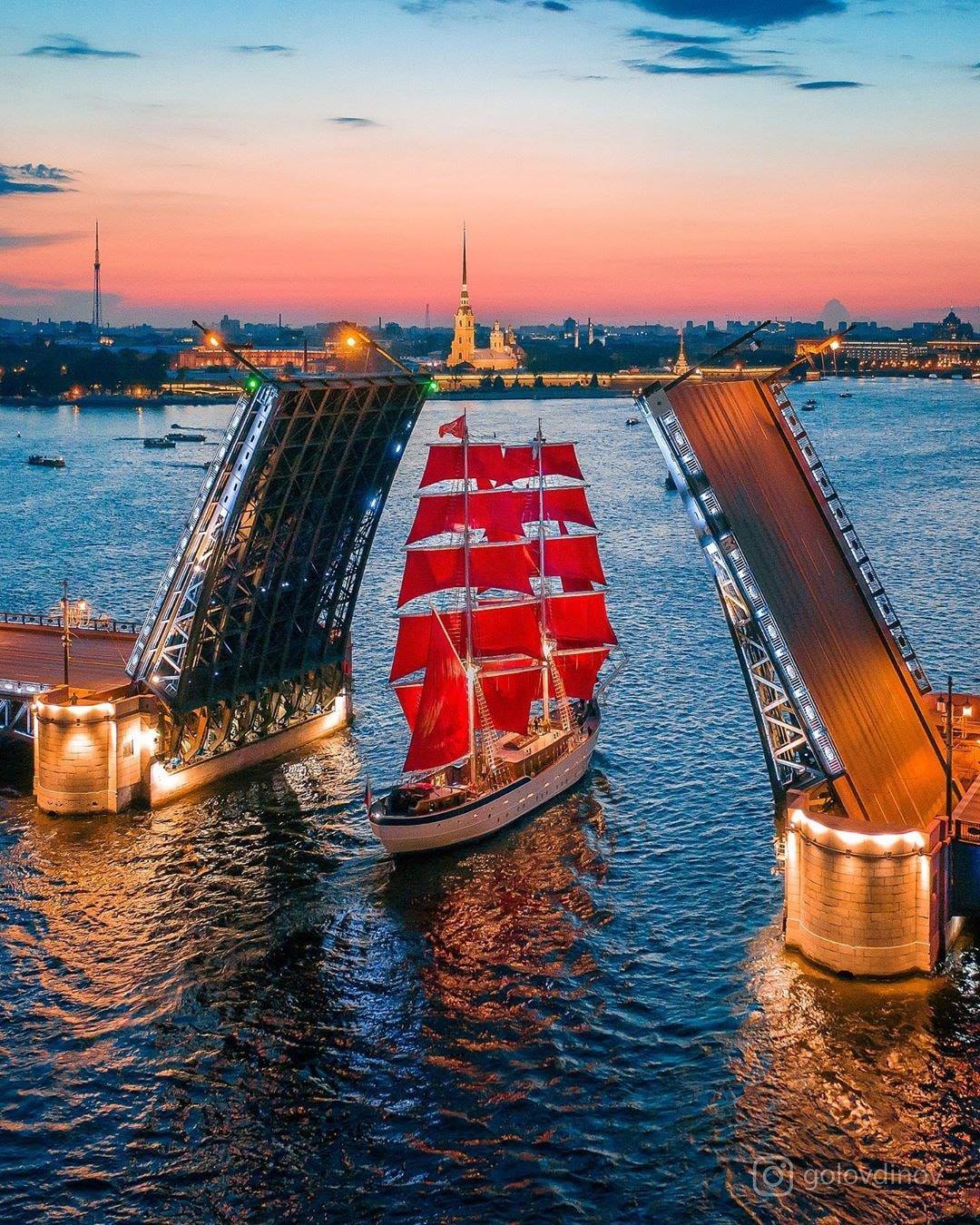 1080x1350, 355 Kb / мост, парусник, парус, алые паруса, огни, вечер, ночь, Санкт-Петербург, Невский