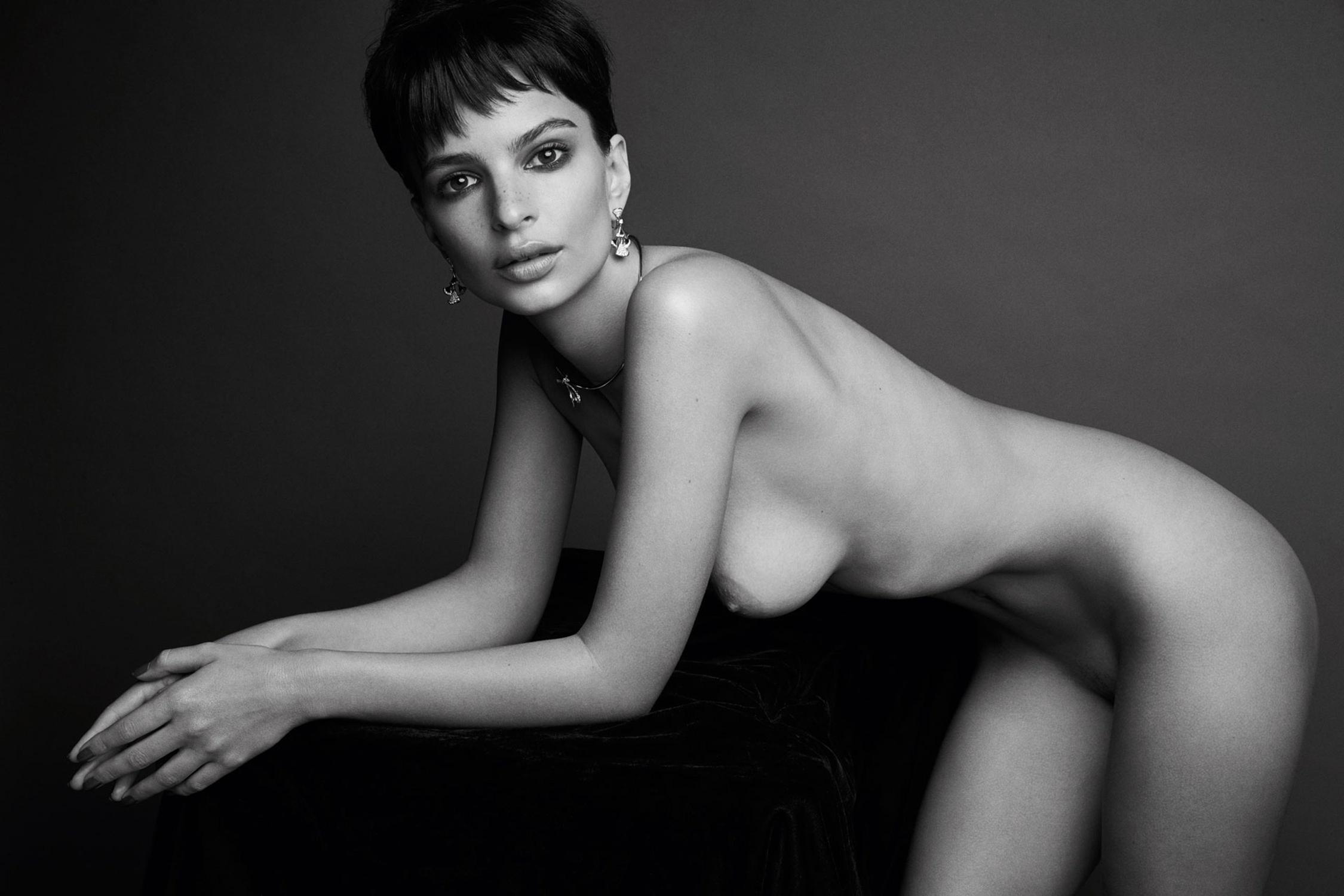 2250x1500, 189 Kb / женщина, украшения, ч/б, ратаковски, Emily Ratajkowski
