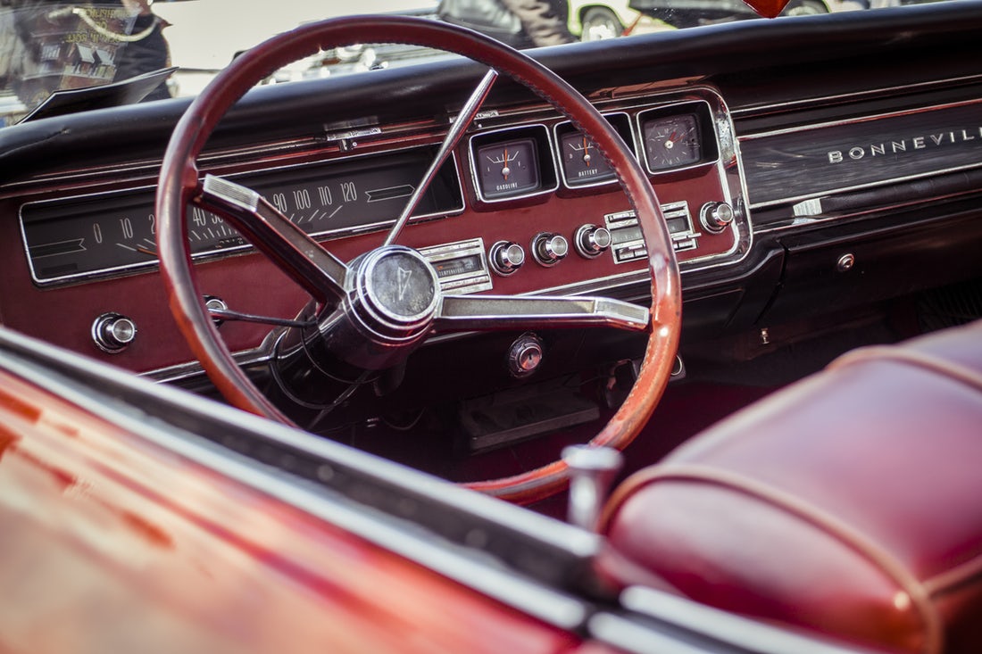 1100x733, 133 Kb / автомобиль, салон, руль, панель, торпедо, ретро, классика, pontiac