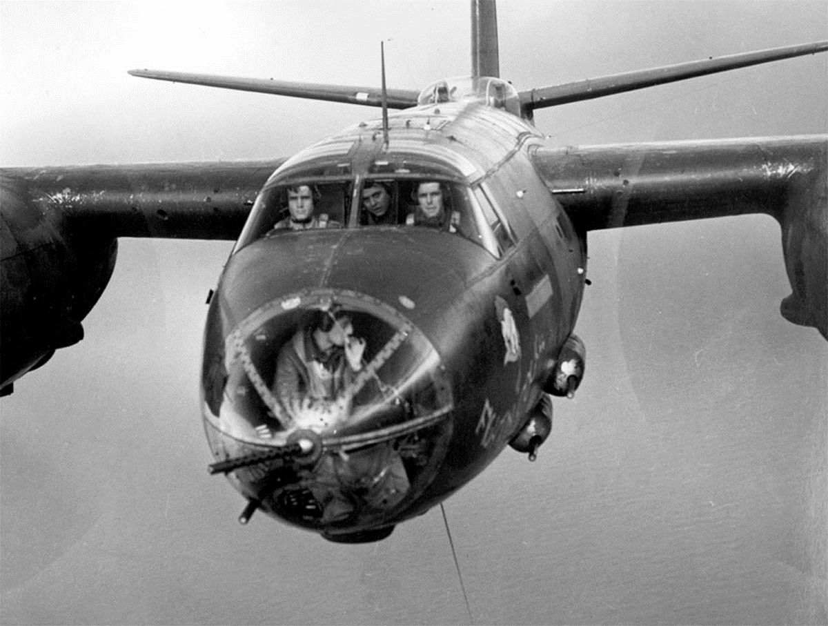 1200x907, 168 Kb / ч/б, самолет, курит, Мартин B-26, мародер