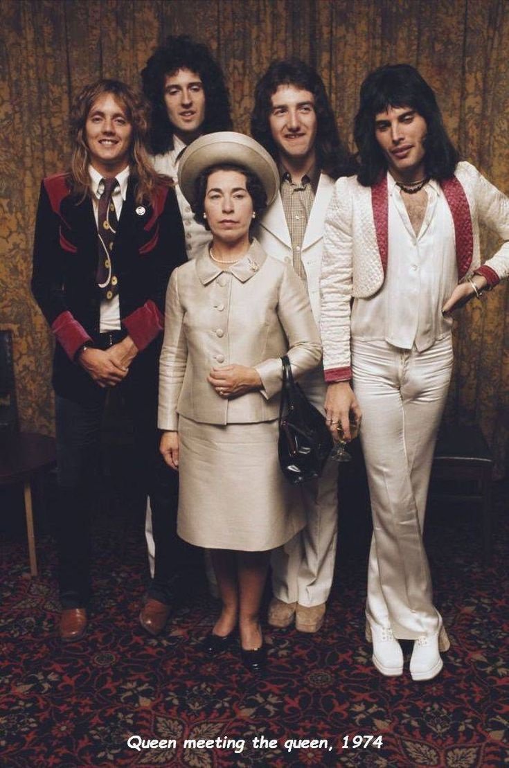 735x1109, 142 Kb / queen, королева Елизавета