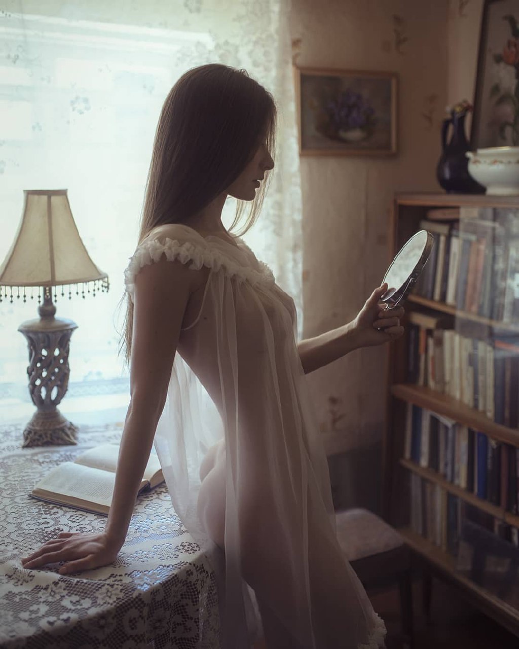 1024x1280, 144 Kb / зеркало, книга, лампа, David Dubnitskiy, Давид Дубницкий, алена цикава
