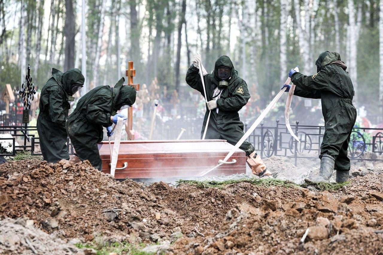 1280x851, 244 Kb / похороны, гроб, противогаз