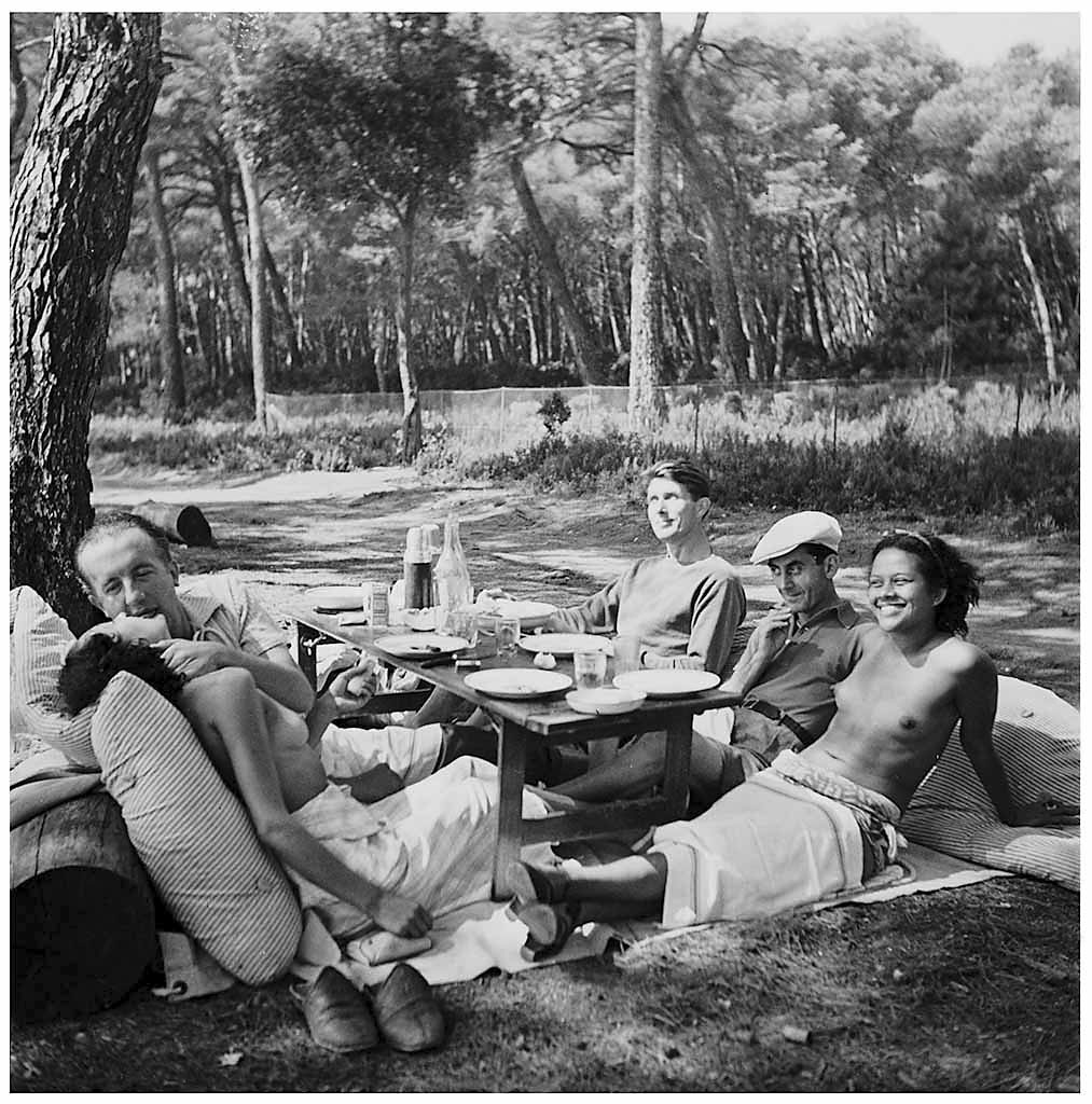 1013x1024, 198 Kb / пикник, ч/б, Lee Miller, Nusch, Paul Eluard, Roland Penrose, Man Ray, Ady Fideli