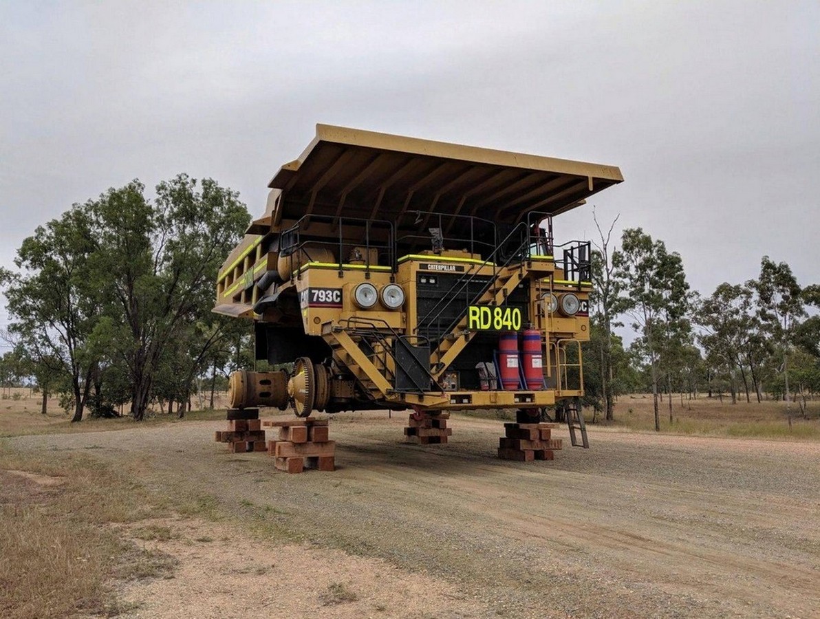 1192x900, 302 Kb / Caterpillar, самосвал