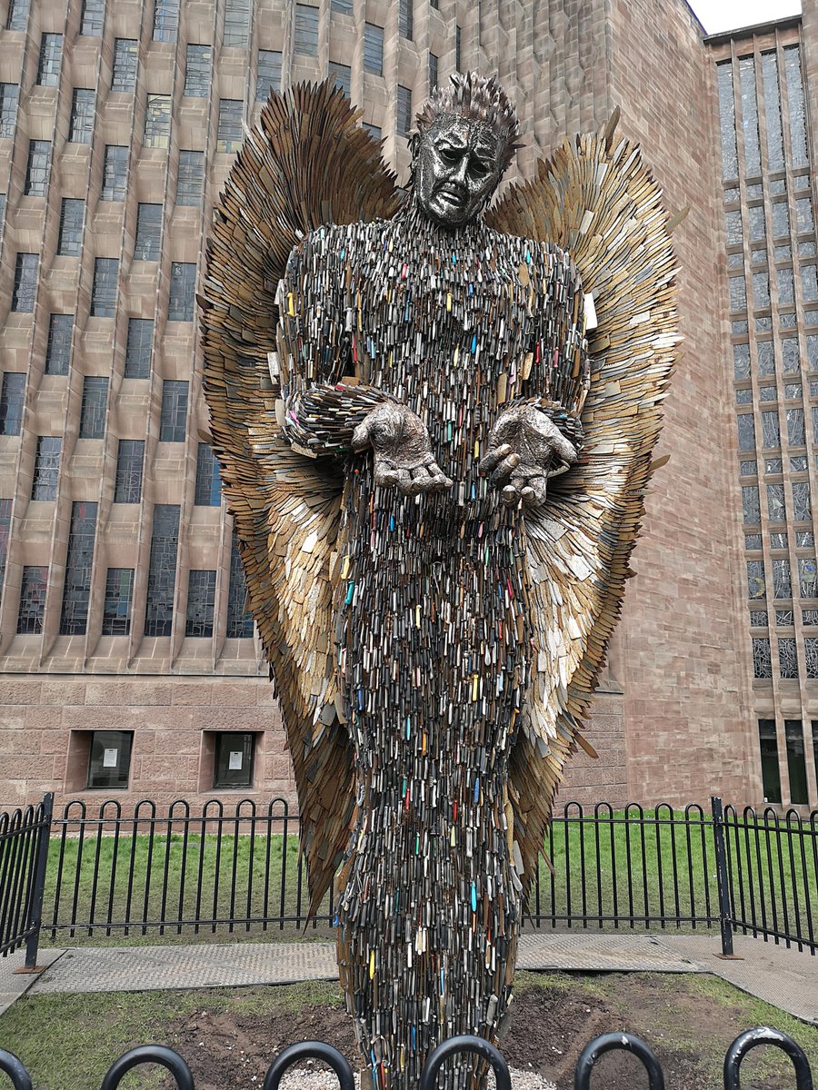 900x1200, 400 Kb / скульптура,  ножи,  Великобритания,  Alfie Bradley