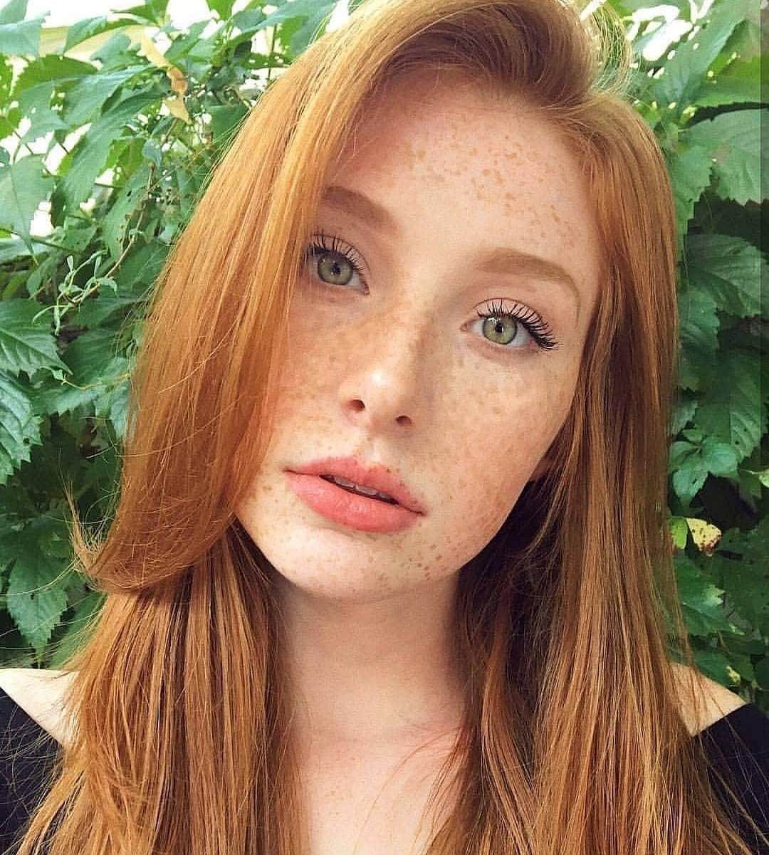 1080x1201, 280 Kb / рыжая, листья, Madeline Ford, веснушки