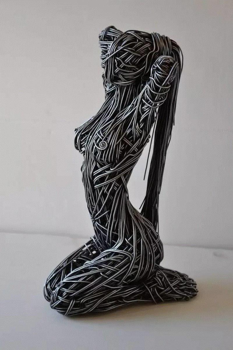 800x1200, 131 Kb / женщина, скульптура, проволока, ч/б