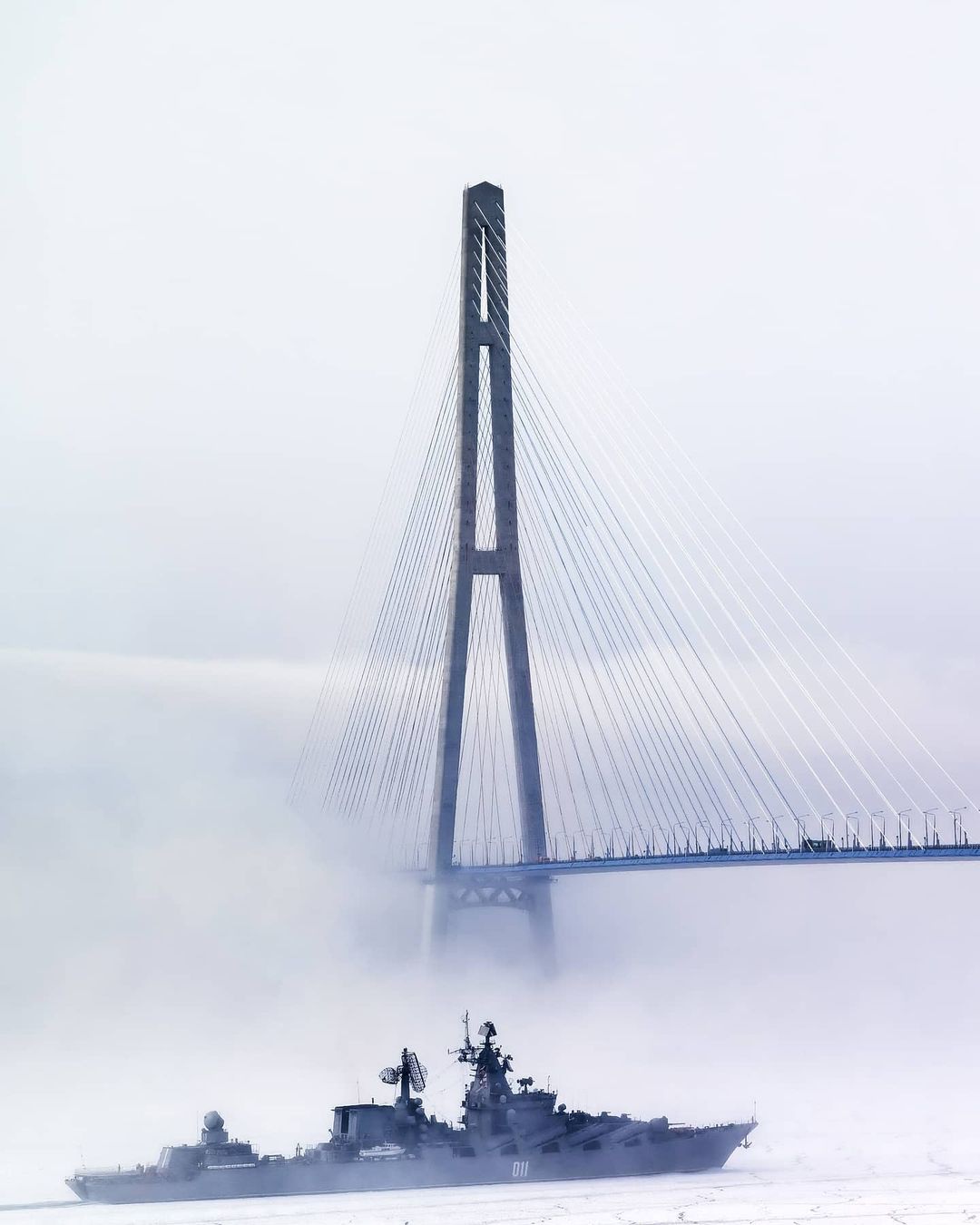 1080x1350, 197 Kb / мост, крейсер, туман, пролив, Варяг, Босфор