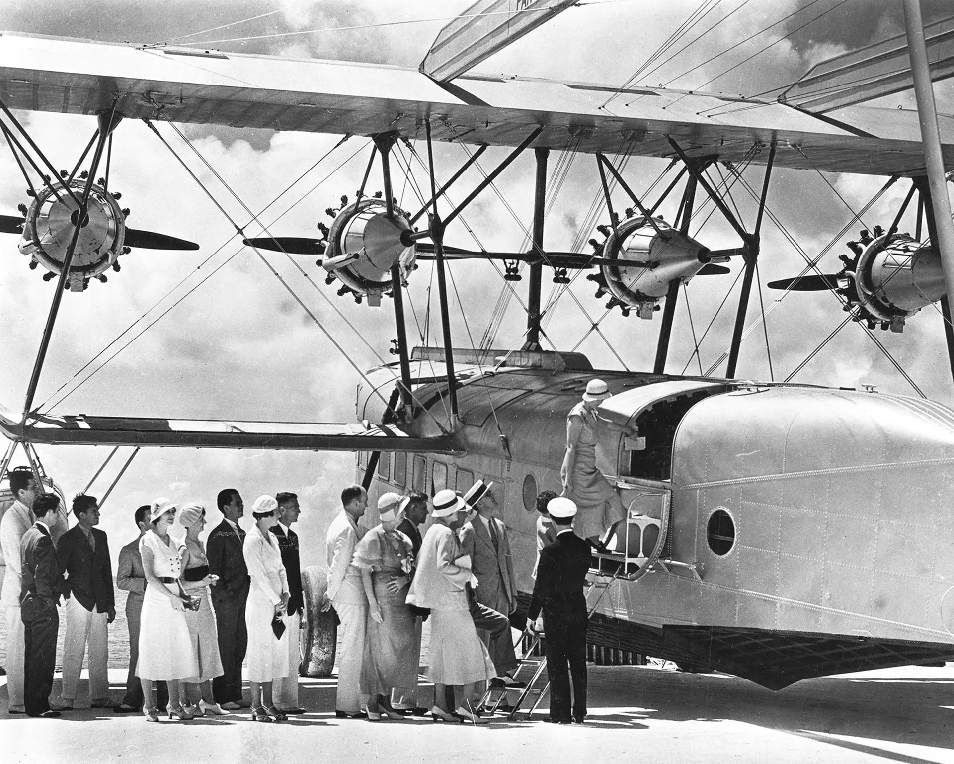 1920x1537, 477 Kb / ч/б, самолет, Сикорский, Sikorsky, посадка, пассажиры