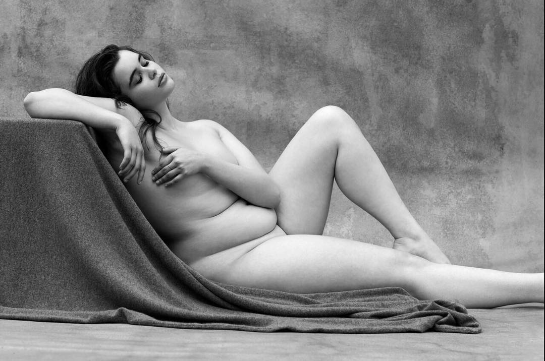 1080x716, 85 Kb / Barbie Ferreira, ч/б