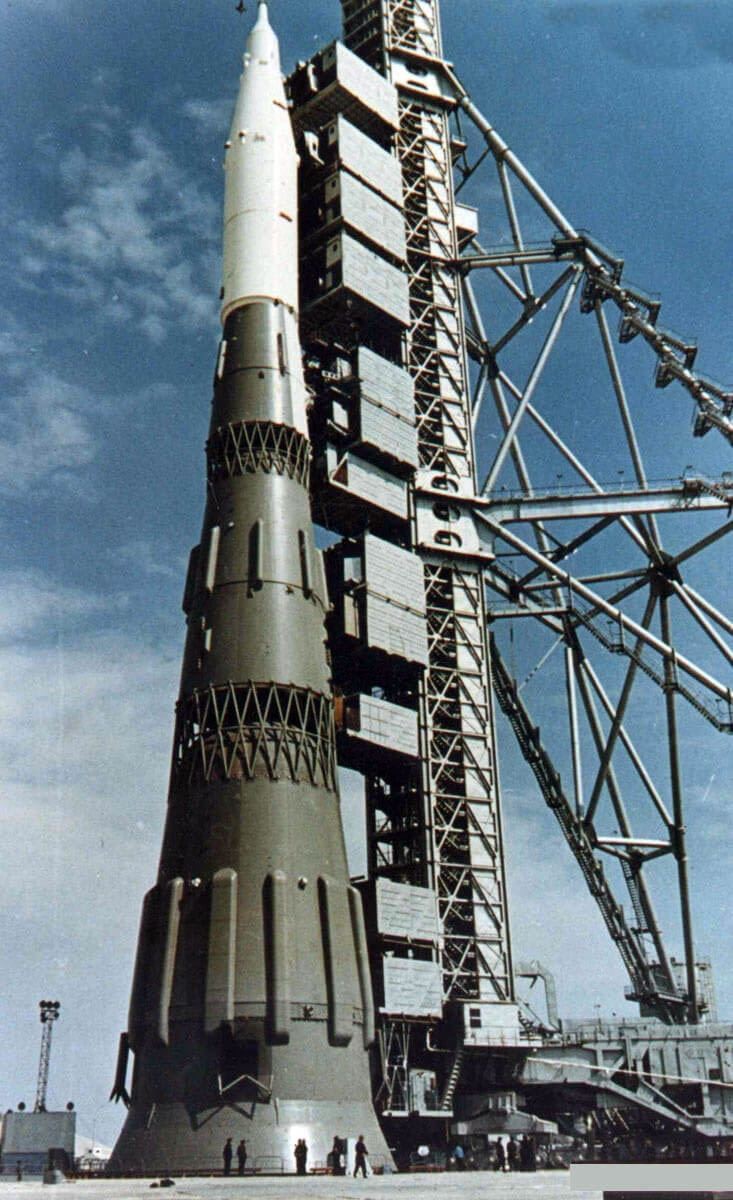 733x1200, 202 Kb / ракета, макет, ссср