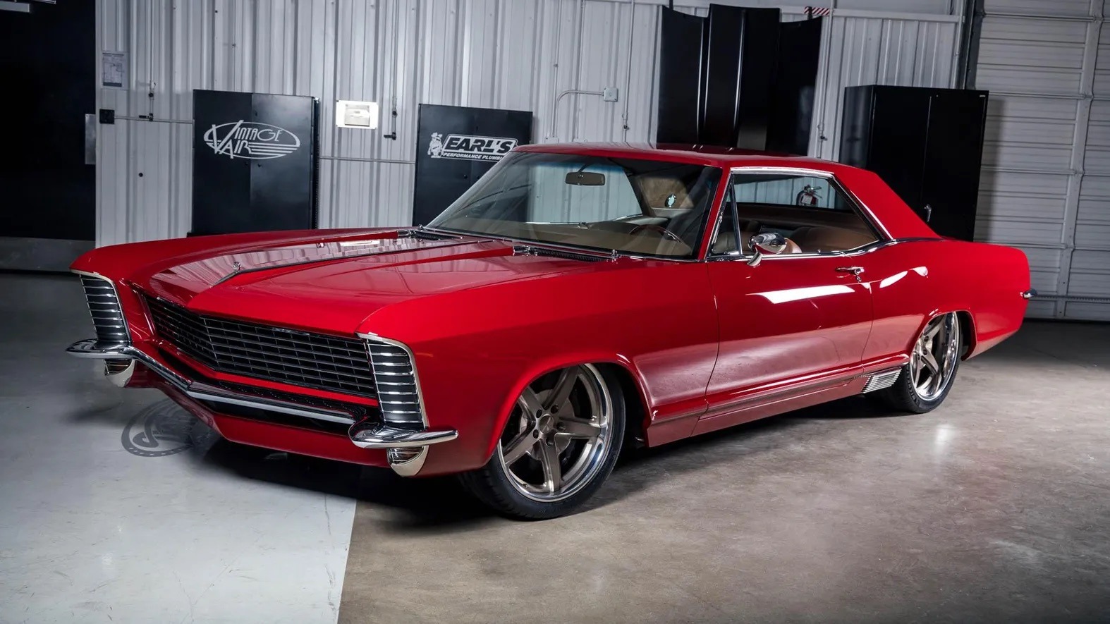 1574x885, 287 Kb / автомобиль, классика, ретро, Buick Riviera, красный