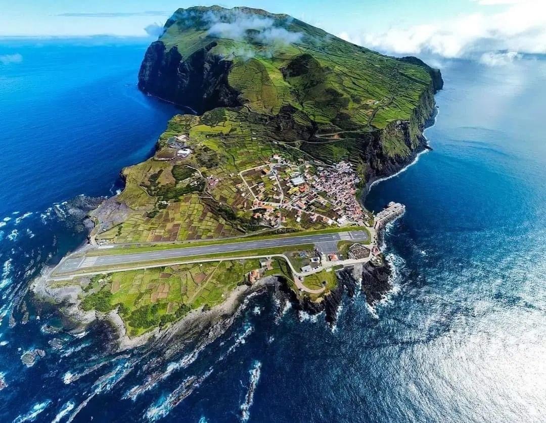 1080x837, 242 Kb / океан, остров, аэродром, Saba Island Airport