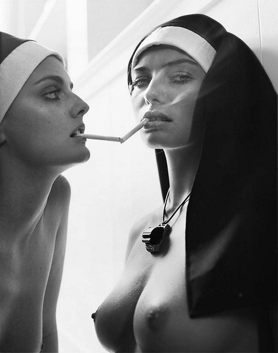 900x1141, 69 Kb / ч/б, Jessica Hart, Lydia Hearst, Marc Hom, сигареты, две, монахини, монашки, прикурить, сигареты