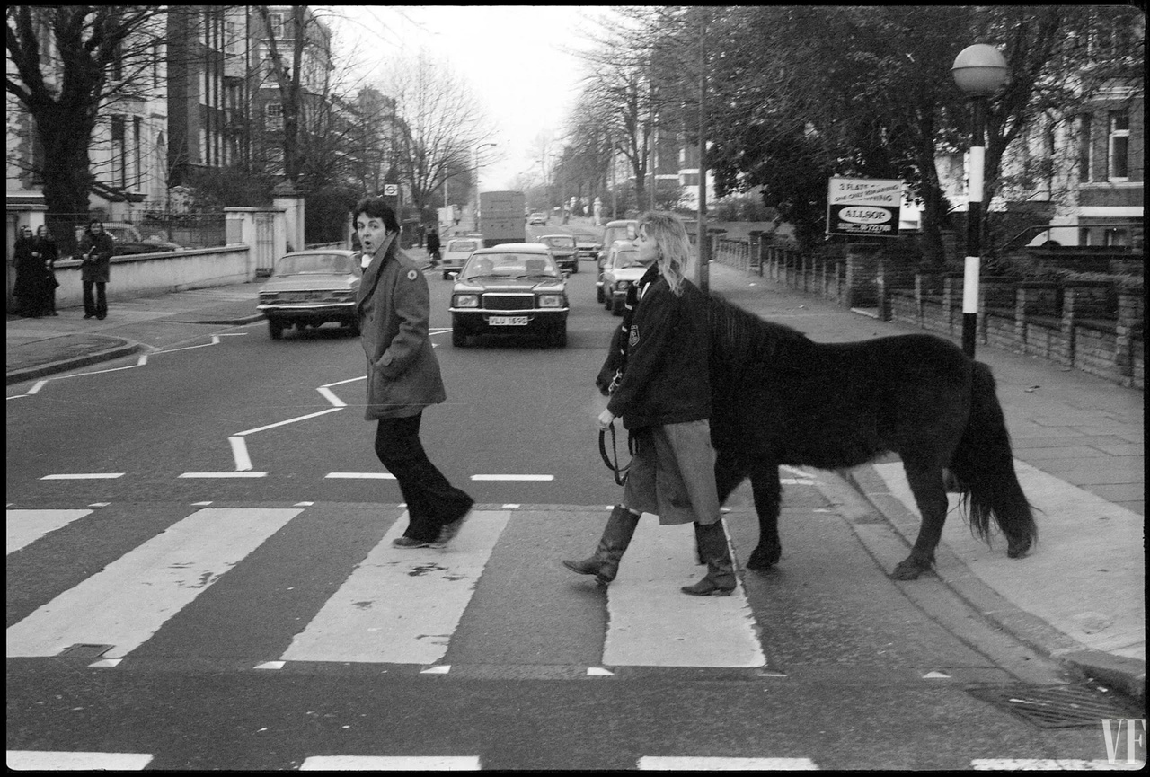 1280x865, 472 Kb / James Paul McCartney, линда, переход, пони, авто, ч/б