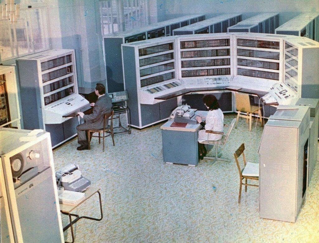1024x780, 198 Kb / Новосибирск, СССР, ЭВМ, программист, компьютер, Советская Атлантида, печатная машинка