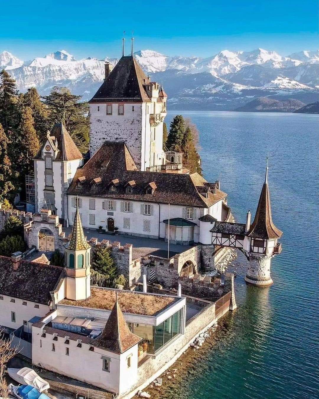 1080x1351, 339 Kb / Oberhofen castle , Switzerland ,озеро, замок, горы, снежные шапки, Тунь