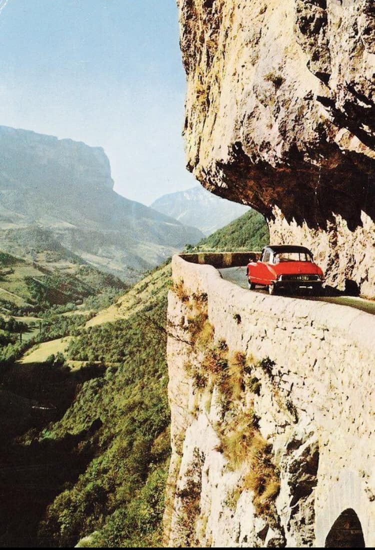 750x1099, 196 Kb / автомобиль, классика, ретро, дорога, горы  серпантин, Citroen