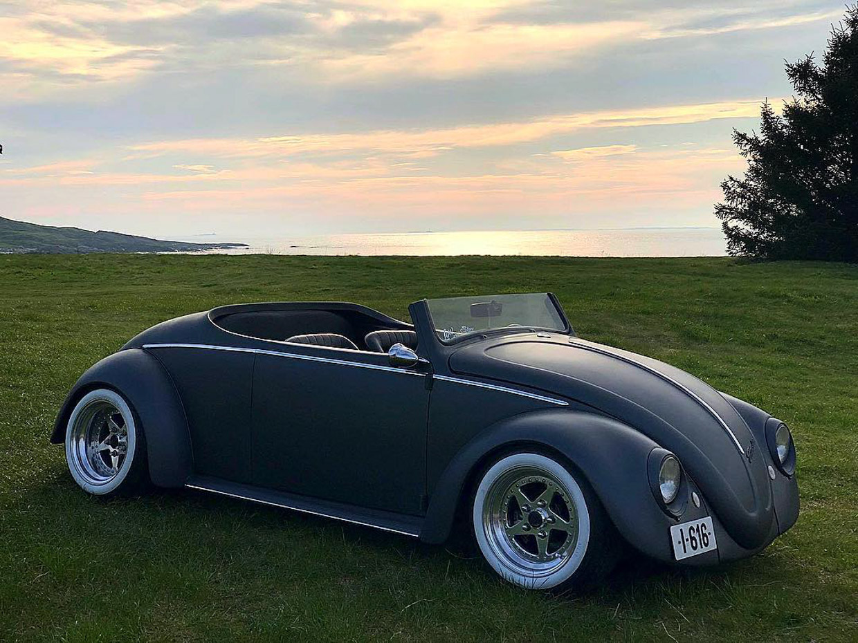 1240x930, 316 Kb / volkswagen, Beetle, roadster, чёрный, луг, море, поле