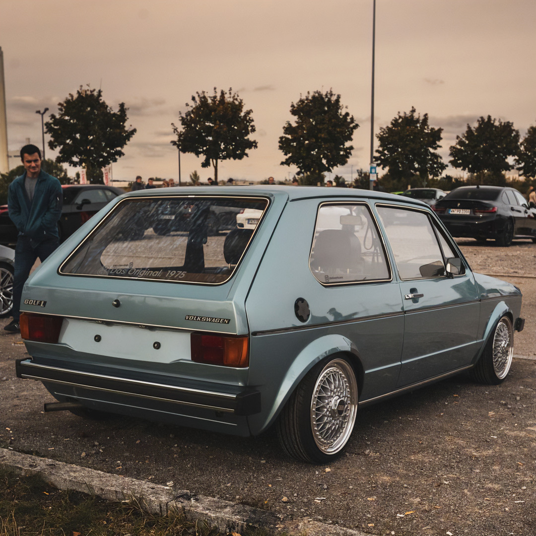 1080x1080, 384 Kb / автомобиль, классика, ретро, Golf, Volkswagen