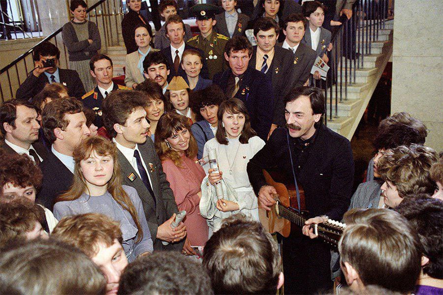 900x600, 161 Kb / Боярский, гитара, СССР
