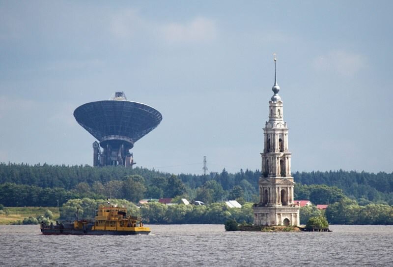 800x543, 54 Kb / радар, антенна, радиотелескоп, лес, дерево, обсерватория, Калязин, космос, часовня