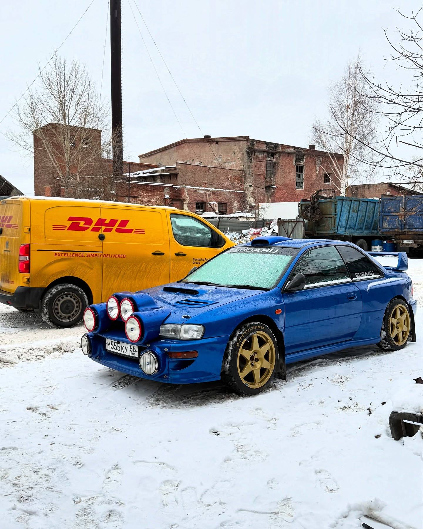 1440x1800, 345 Kb / автомобиль, фары, фургон, снег, DHL, Subaru