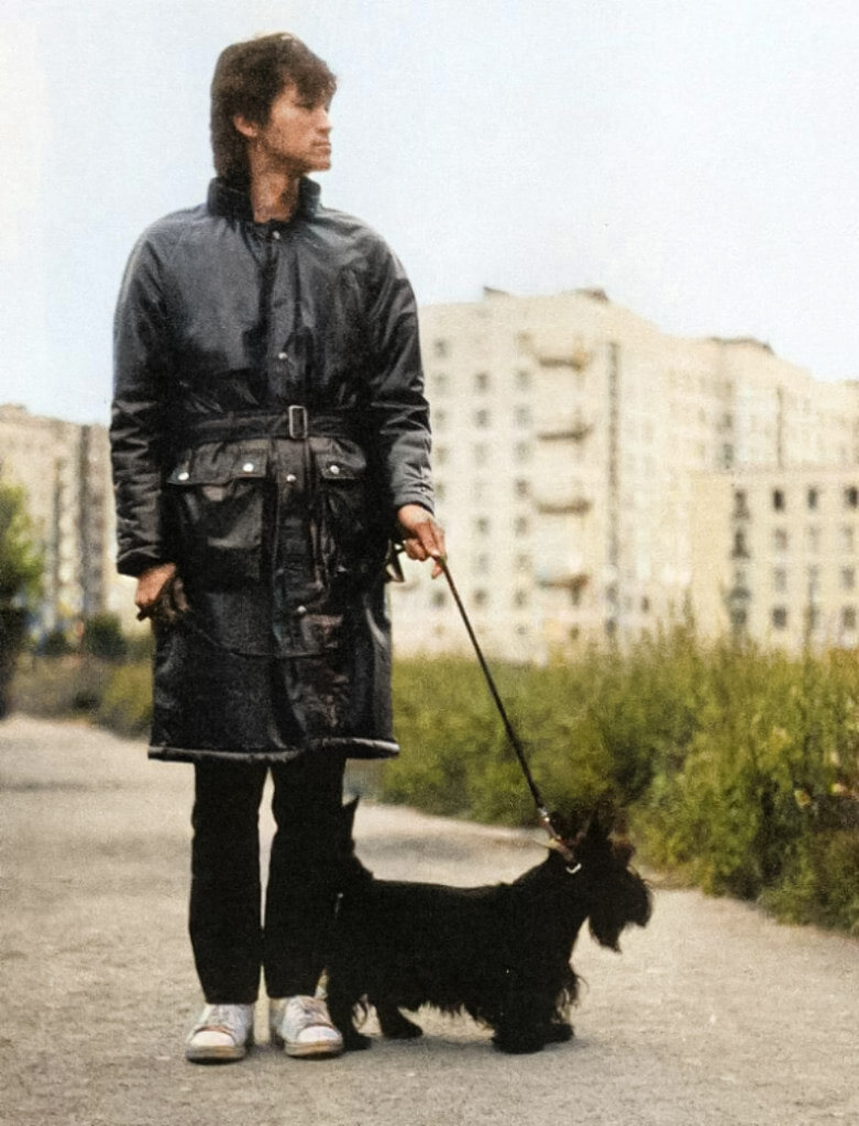 781x1024, 197 Kb / Виктор Цой, собака, Ленинград
