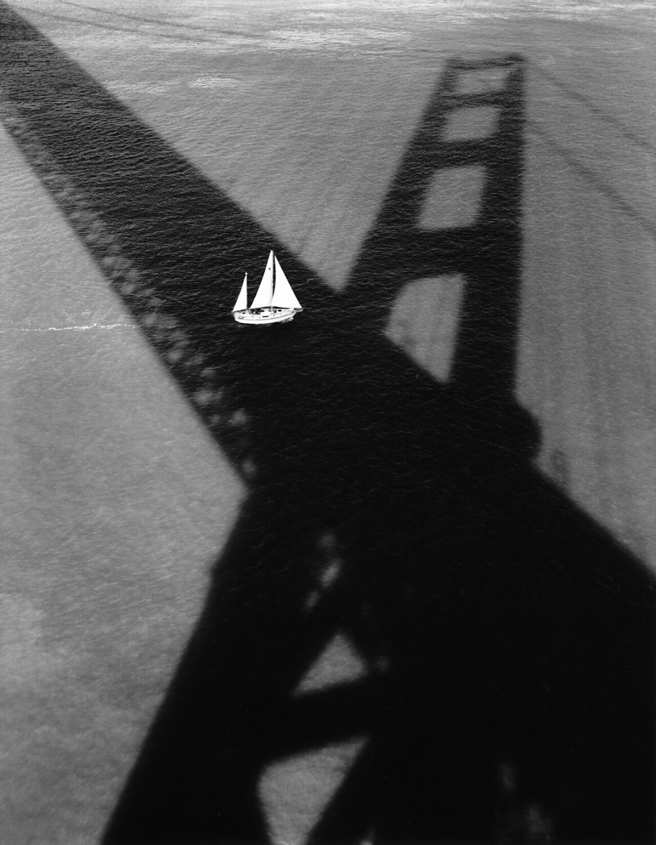 1280x1649, 373 Kb / мост, тень, яхта, Golden Gate, парус, ч/б