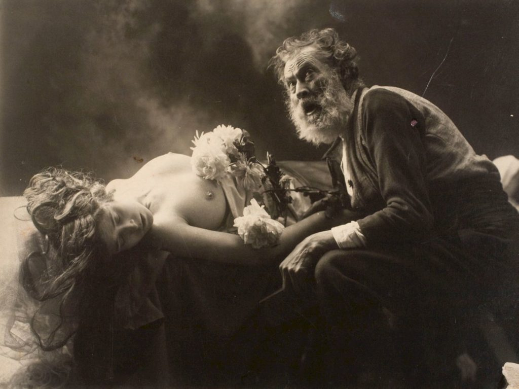 1024x767, 175 Kb / Ч/б, старик, девушка, тело, цветок