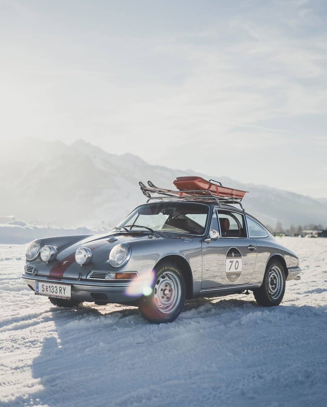 1080x1347, 91 Kb / автомобиль, классика, ретро, Porsche, Порше, снег, горы, лыжи