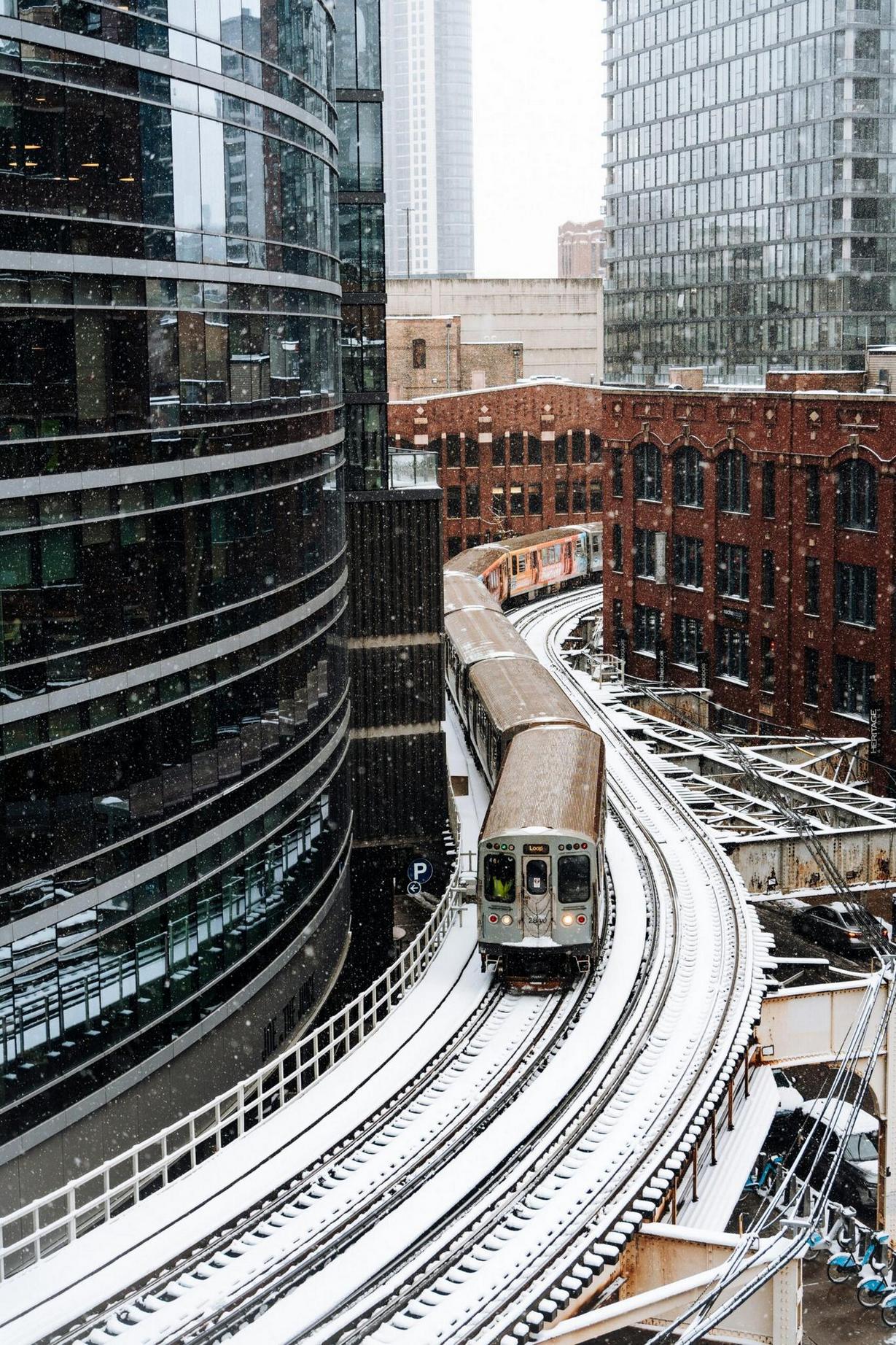 1229x1844, 532 Kb / город, снег, поезд