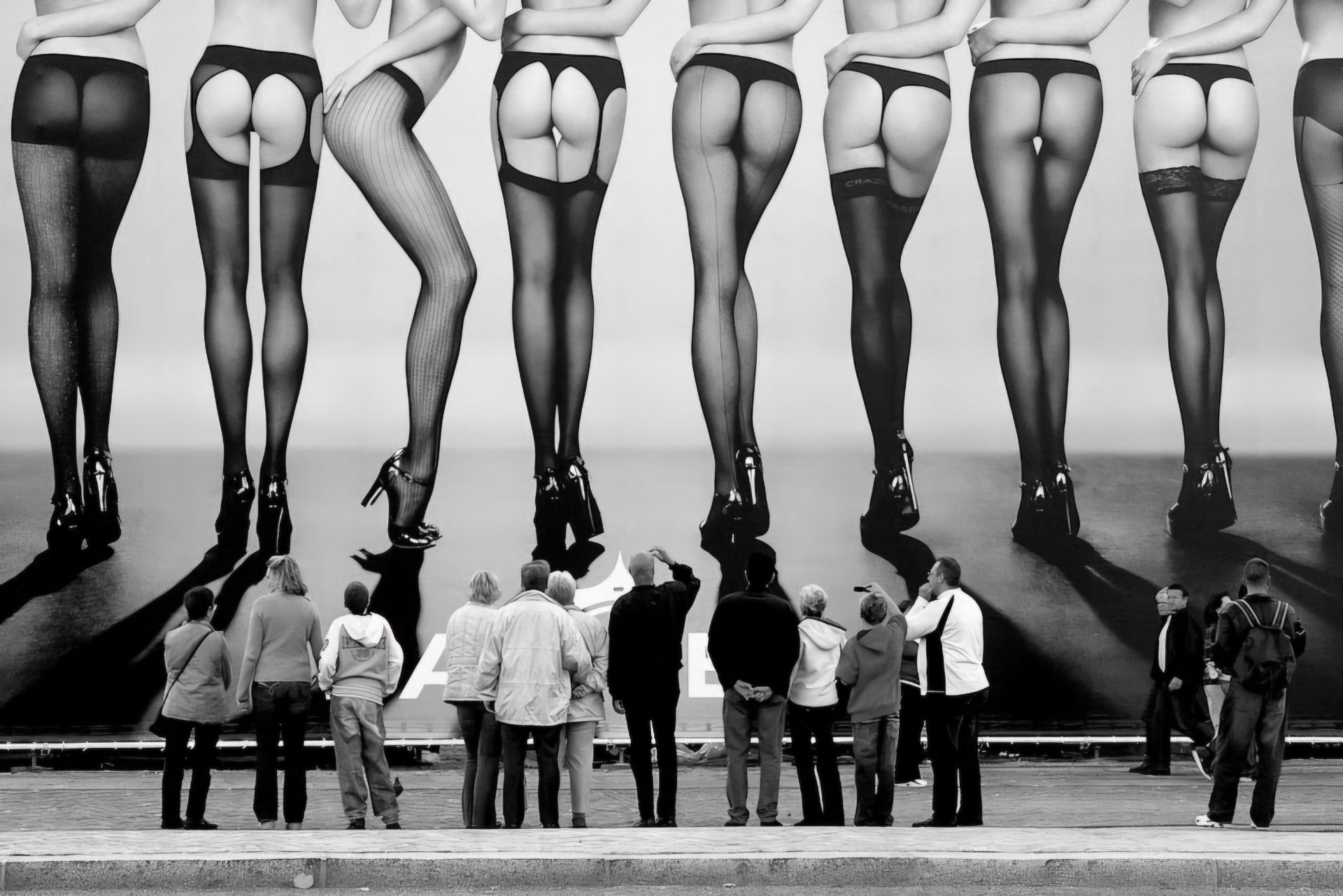 1920x1281, 290 Kb / Панорама,  зрители, ч/б